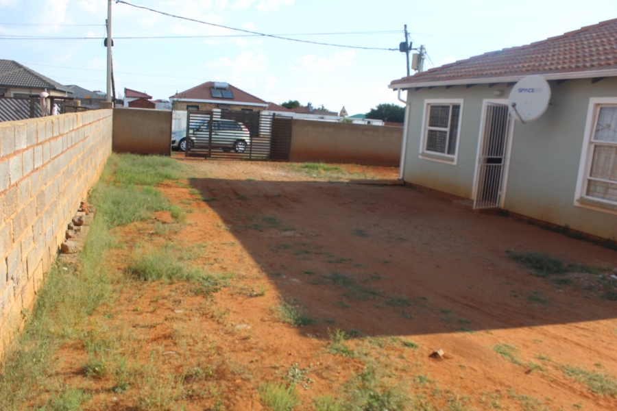 2 Bedroom Property for Sale in Lufhereng Gauteng