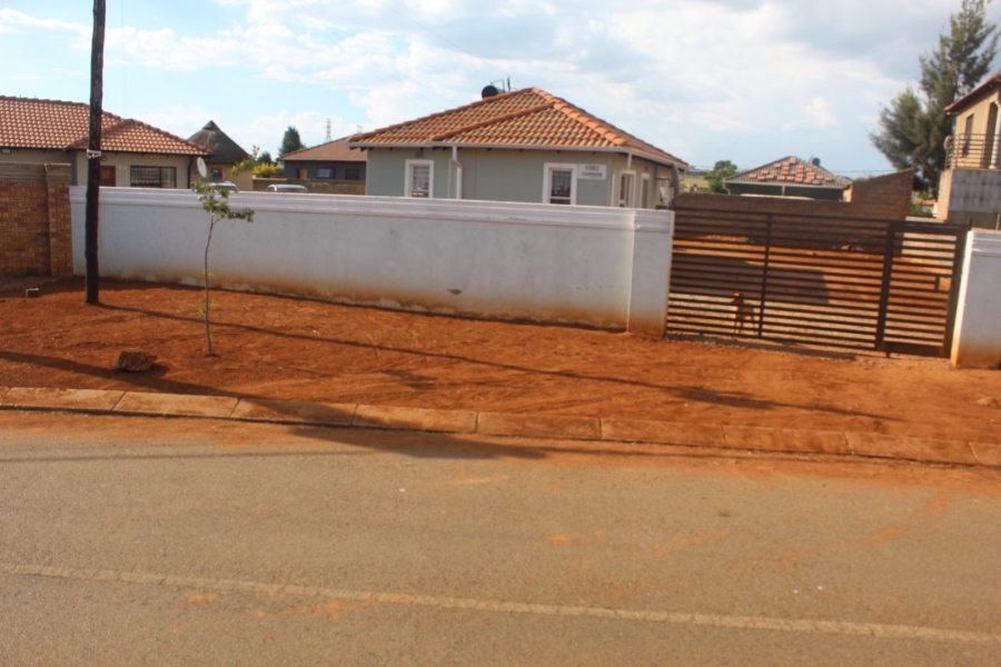 2 Bedroom Property for Sale in Lufhereng Gauteng