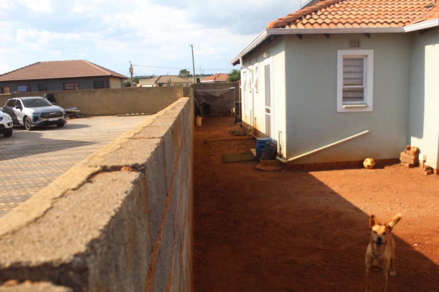 2 Bedroom Property for Sale in Lufhereng Gauteng