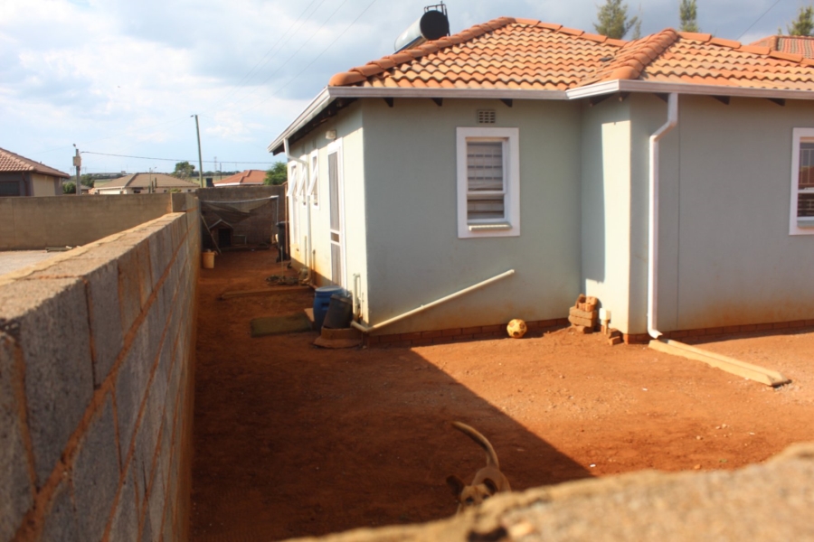 2 Bedroom Property for Sale in Lufhereng Gauteng
