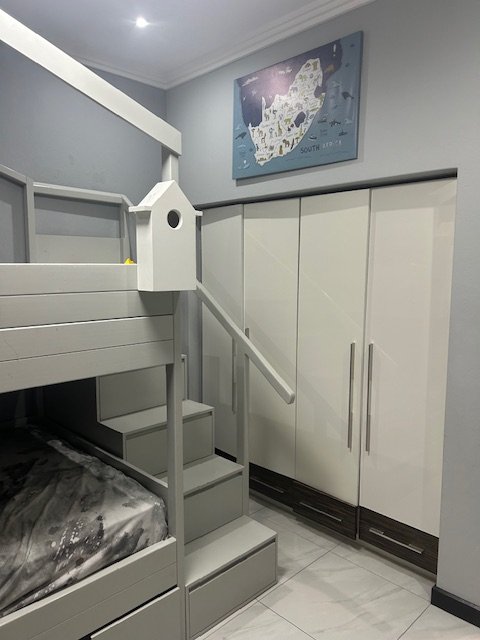 5 Bedroom Property for Sale in Greenstone Hill Gauteng