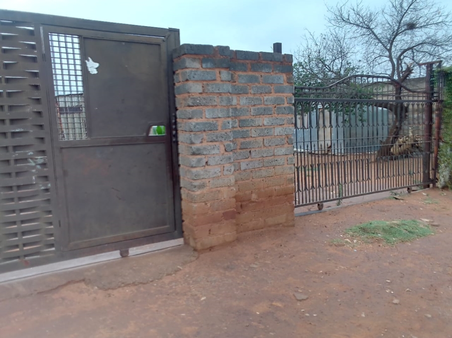  Bedroom Property for Sale in Tshepisong Gauteng