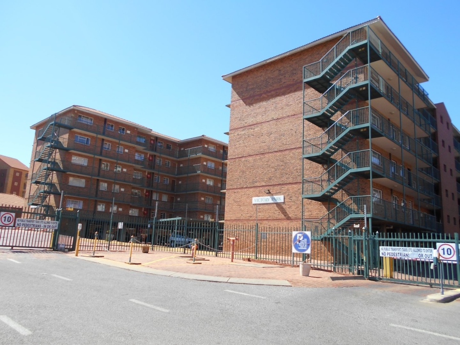 To Let 2 Bedroom Property for Rent in Die Hoewes Gauteng