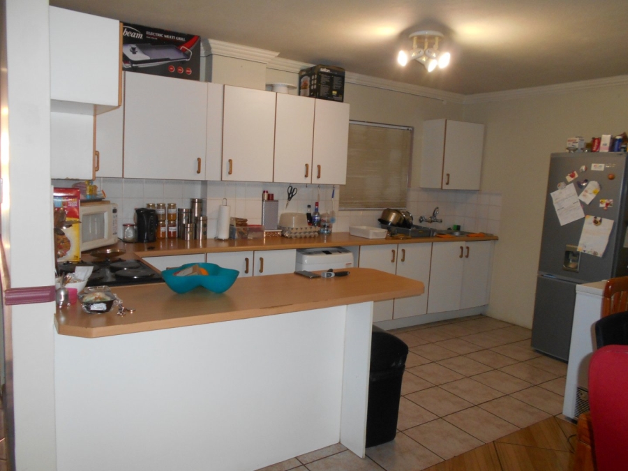 To Let 2 Bedroom Property for Rent in Die Hoewes Gauteng