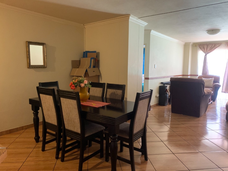 To Let 2 Bedroom Property for Rent in Die Hoewes Gauteng