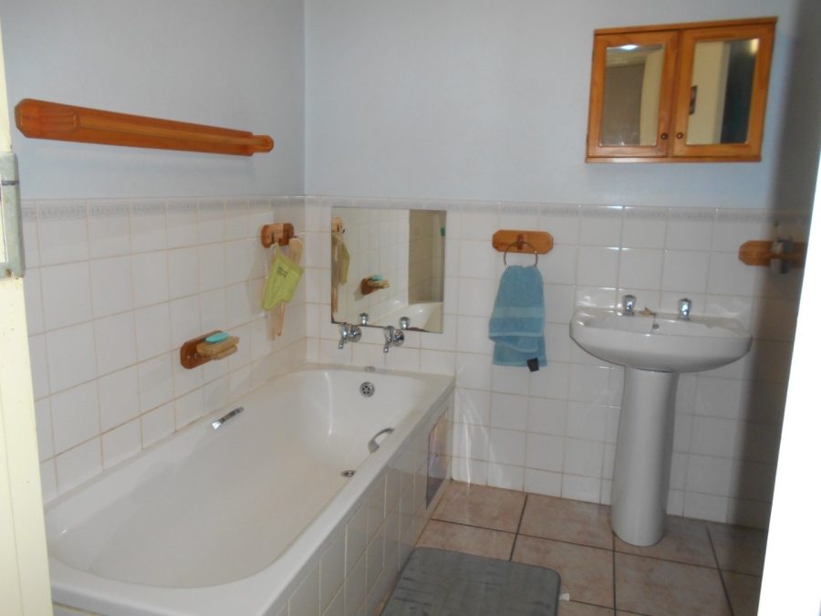 To Let 2 Bedroom Property for Rent in Die Hoewes Gauteng