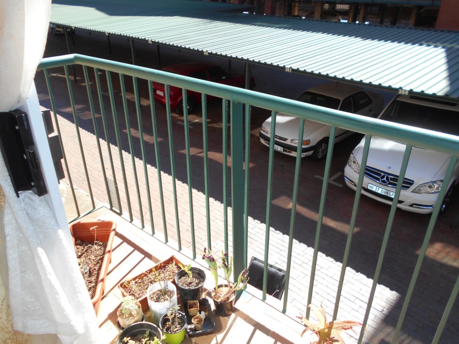 To Let 2 Bedroom Property for Rent in Die Hoewes Gauteng