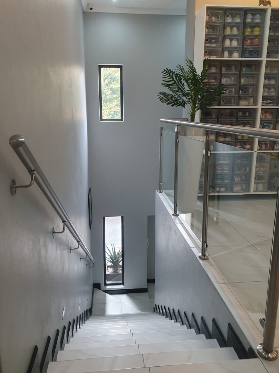 5 Bedroom Property for Sale in Thorn Valley Estate Gauteng