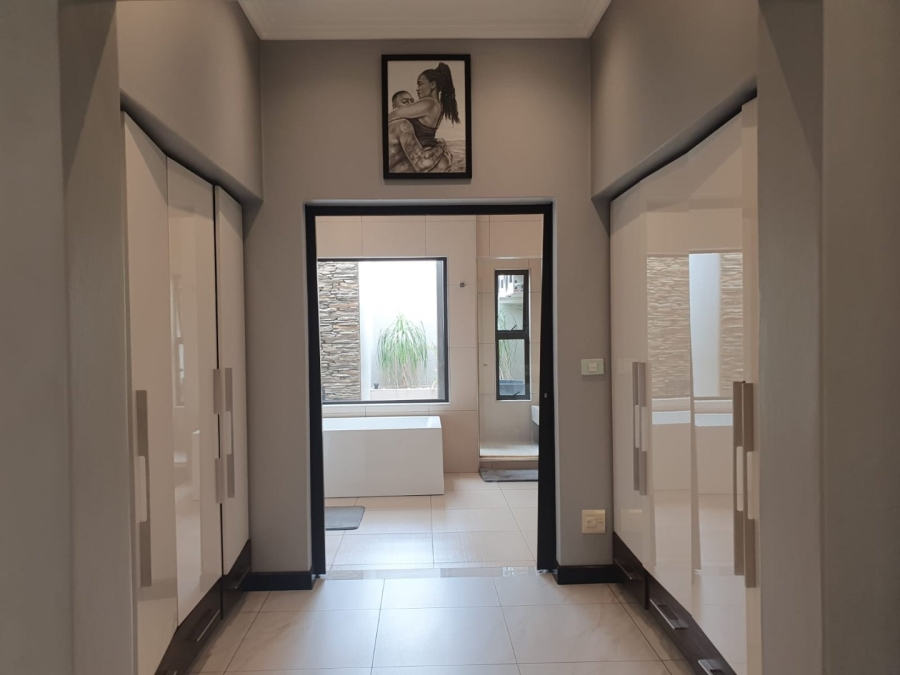 5 Bedroom Property for Sale in Thorn Valley Estate Gauteng