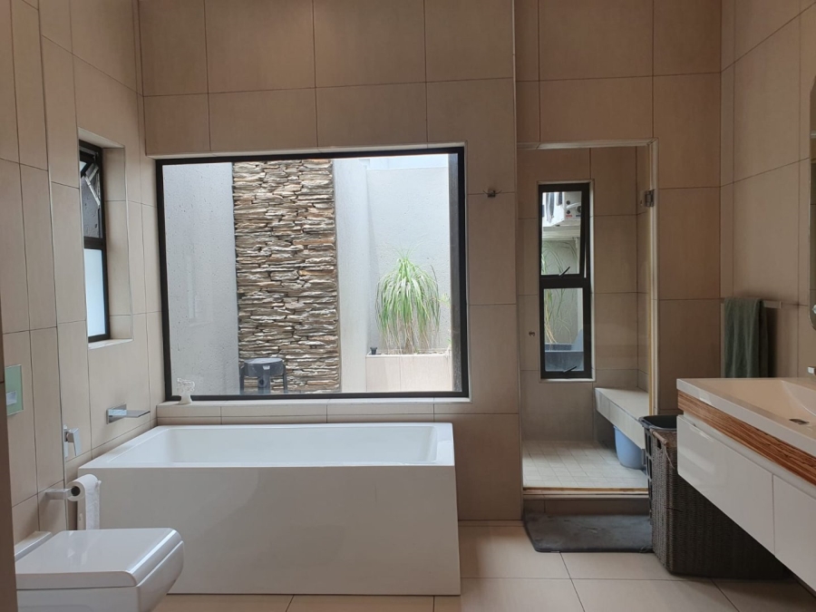 5 Bedroom Property for Sale in Thorn Valley Estate Gauteng