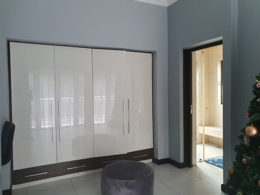 5 Bedroom Property for Sale in Thorn Valley Estate Gauteng