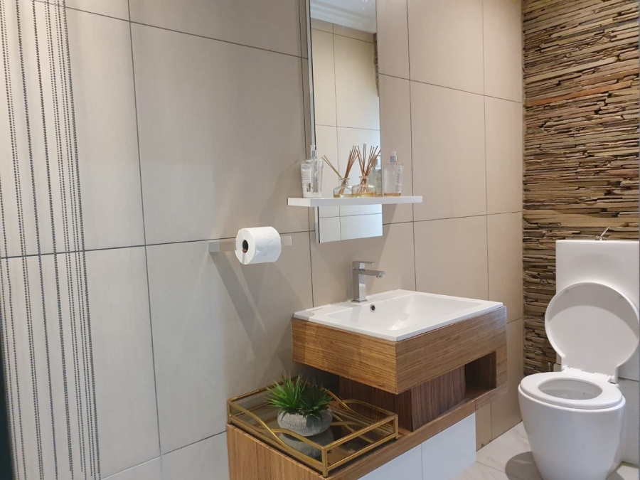 5 Bedroom Property for Sale in Thorn Valley Estate Gauteng