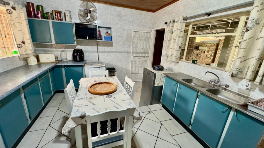 4 Bedroom Property for Sale in Dorandia Gauteng