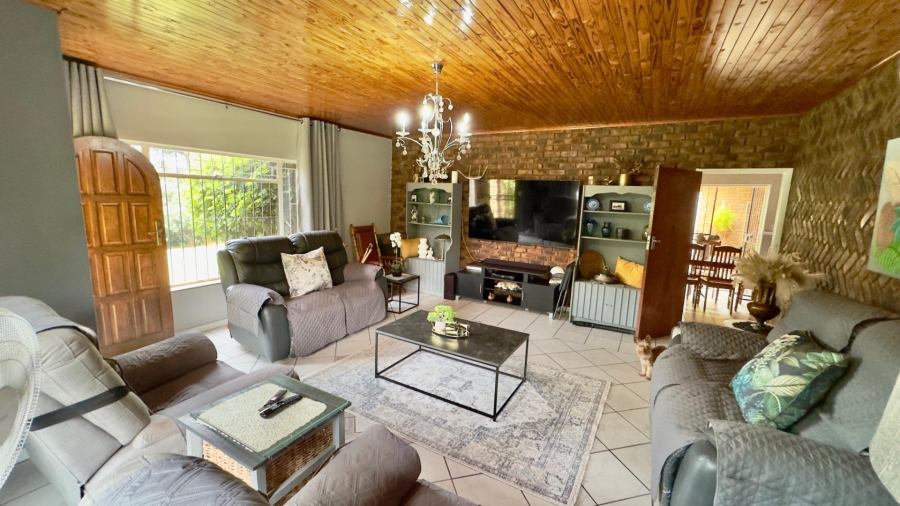 4 Bedroom Property for Sale in Dorandia Gauteng