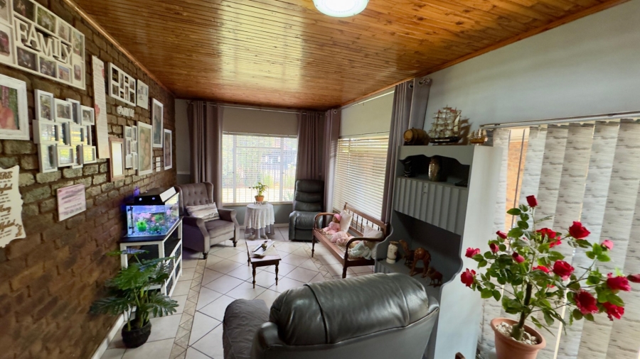 4 Bedroom Property for Sale in Dorandia Gauteng