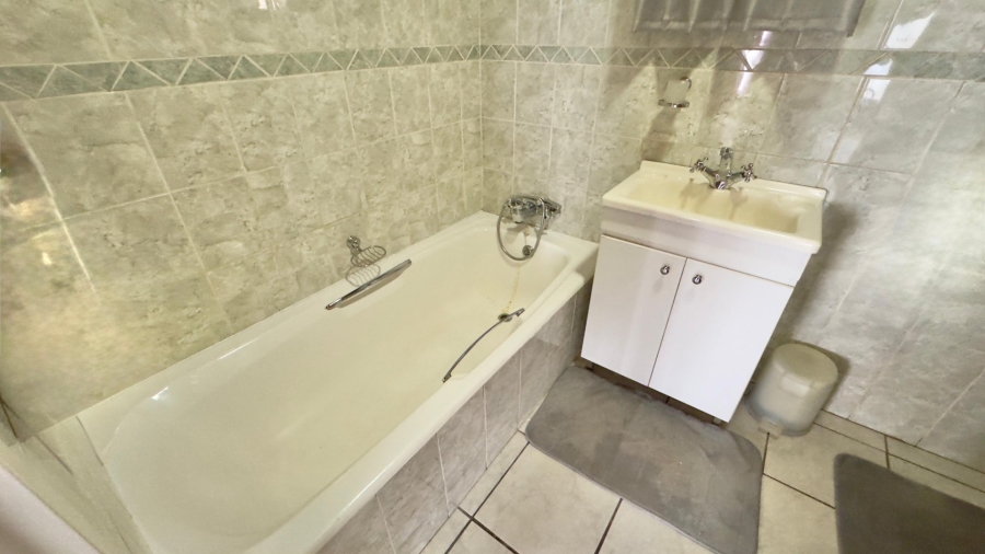 4 Bedroom Property for Sale in Dorandia Gauteng