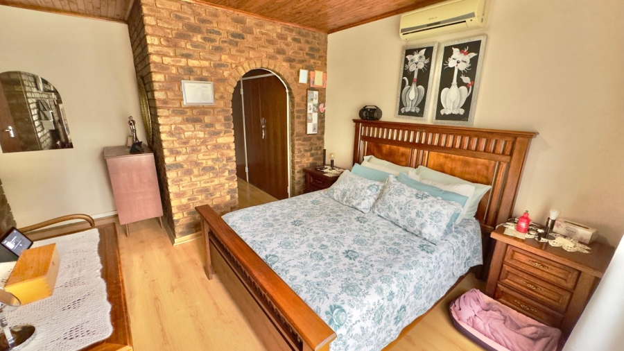 4 Bedroom Property for Sale in Dorandia Gauteng