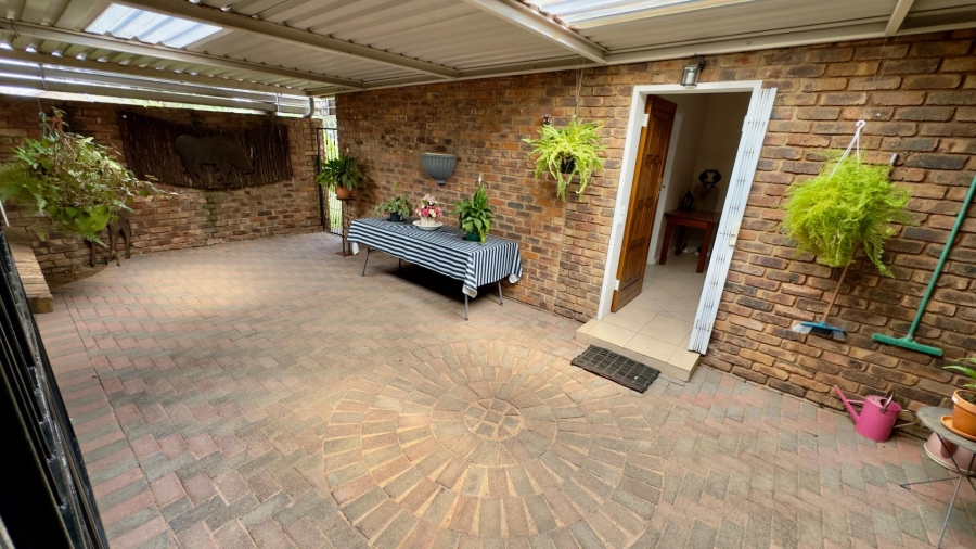 4 Bedroom Property for Sale in Dorandia Gauteng