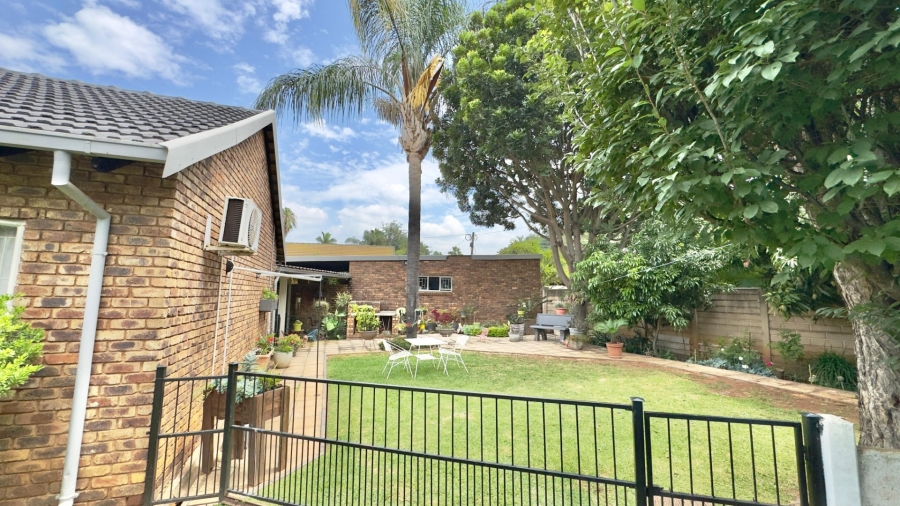 4 Bedroom Property for Sale in Dorandia Gauteng