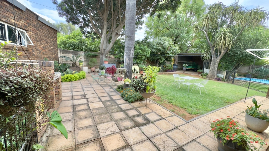 4 Bedroom Property for Sale in Dorandia Gauteng