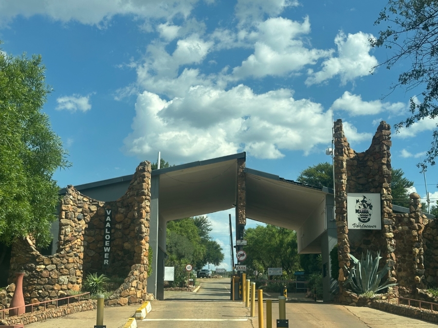 Commercial Property for Sale in Vaaloewer Gauteng