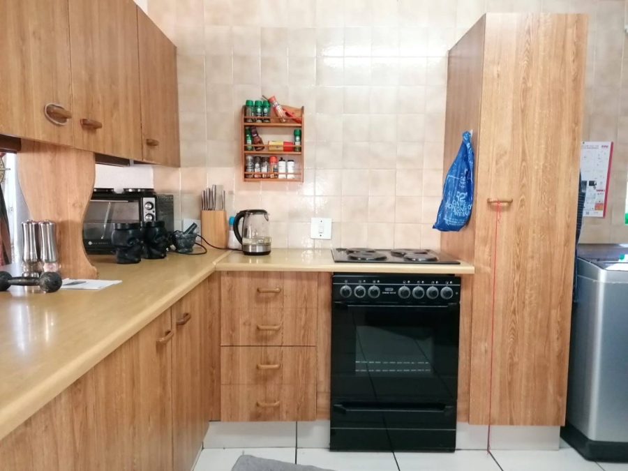 To Let 3 Bedroom Property for Rent in Helderkruin Gauteng