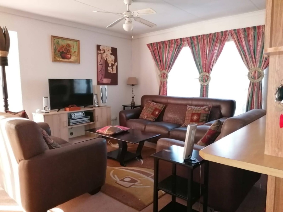 To Let 3 Bedroom Property for Rent in Helderkruin Gauteng