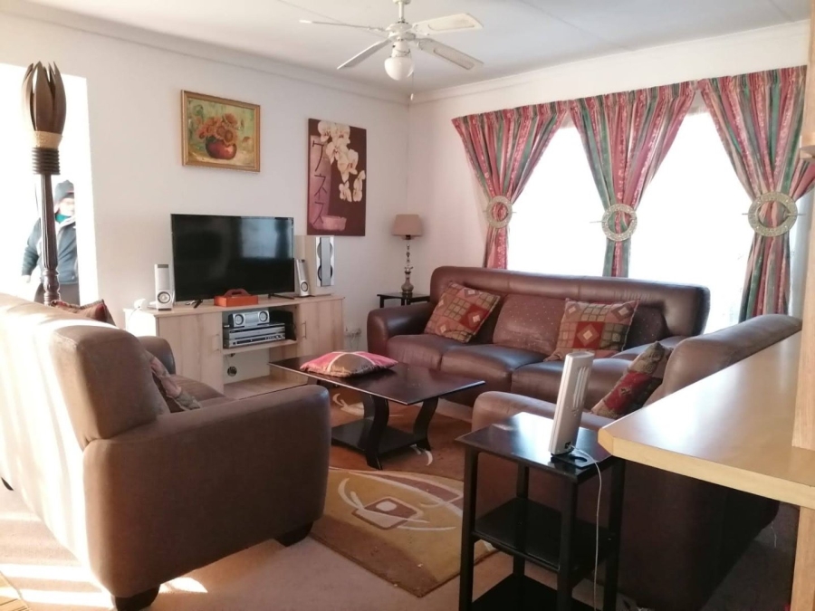 To Let 3 Bedroom Property for Rent in Helderkruin Gauteng