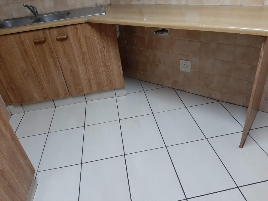 To Let 3 Bedroom Property for Rent in Helderkruin Gauteng