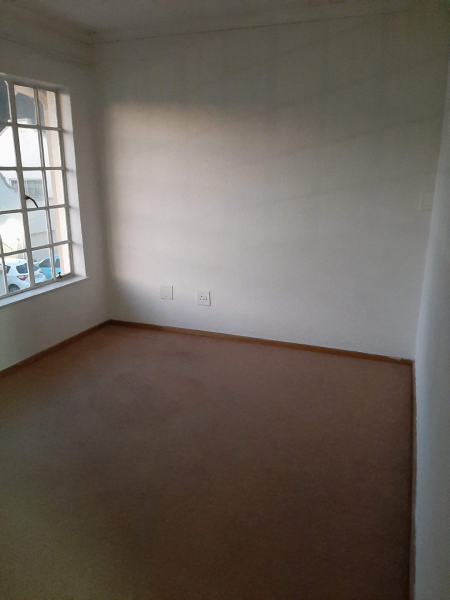 To Let 3 Bedroom Property for Rent in Helderkruin Gauteng