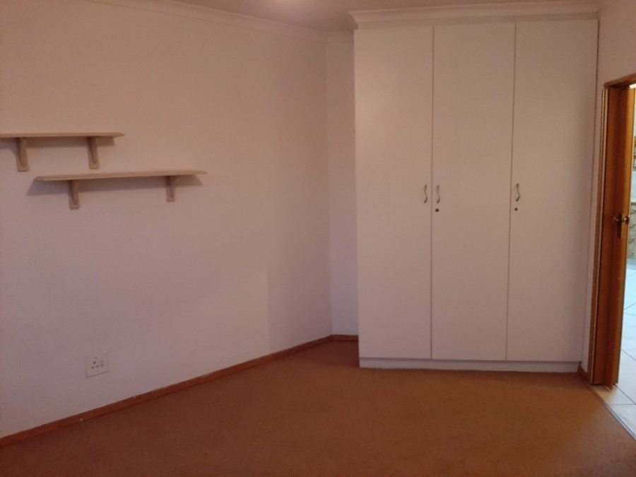 To Let 3 Bedroom Property for Rent in Helderkruin Gauteng