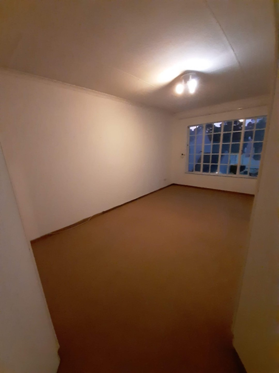 To Let 3 Bedroom Property for Rent in Helderkruin Gauteng