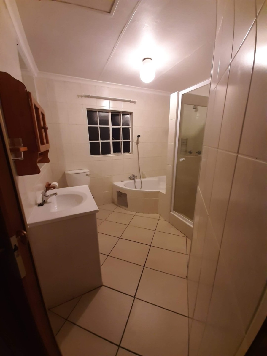 To Let 3 Bedroom Property for Rent in Helderkruin Gauteng