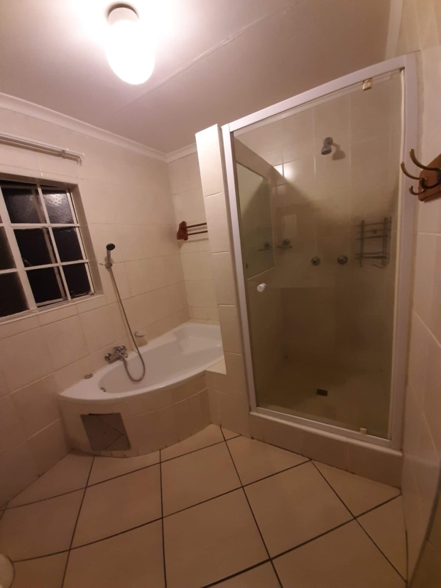 To Let 3 Bedroom Property for Rent in Helderkruin Gauteng