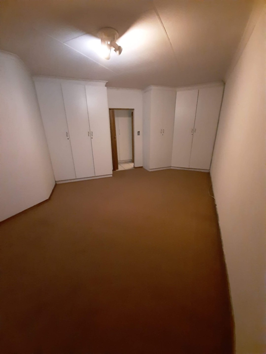 To Let 3 Bedroom Property for Rent in Helderkruin Gauteng