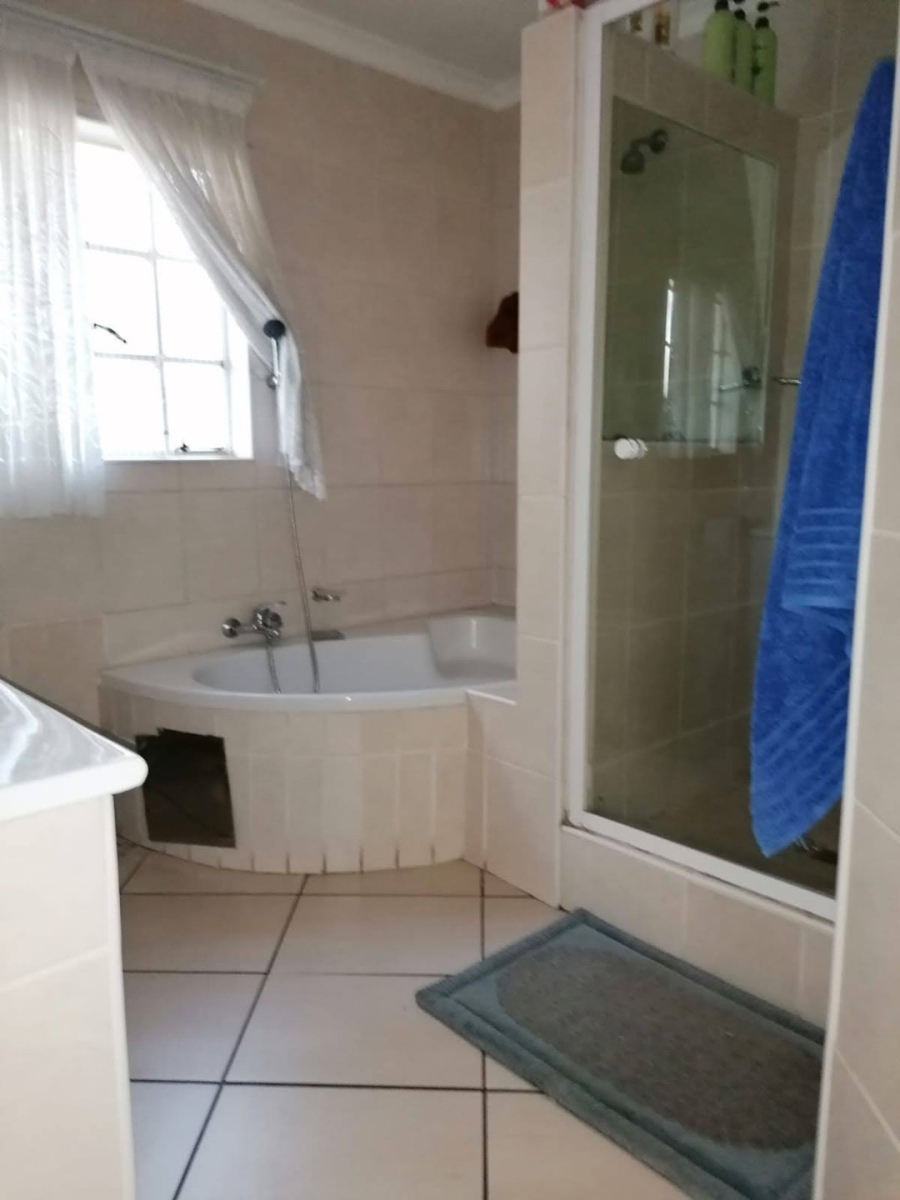 To Let 3 Bedroom Property for Rent in Helderkruin Gauteng