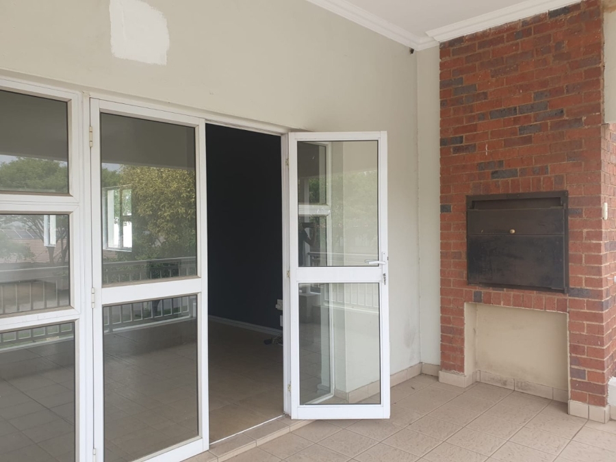 2 Bedroom Property for Sale in Greenstone Hill Gauteng