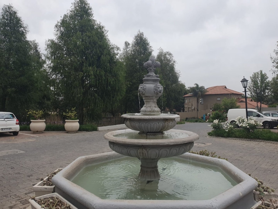 2 Bedroom Property for Sale in Greenstone Hill Gauteng