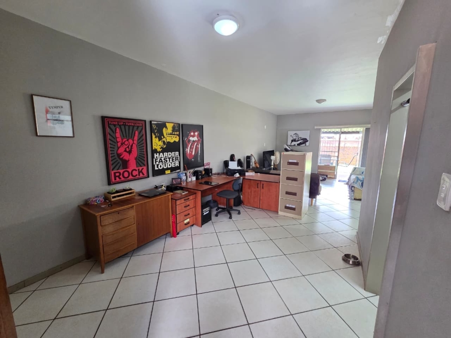 2 Bedroom Property for Sale in Sinoville Gauteng