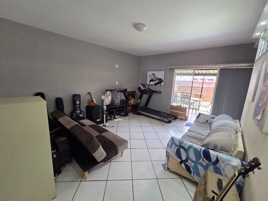 2 Bedroom Property for Sale in Sinoville Gauteng
