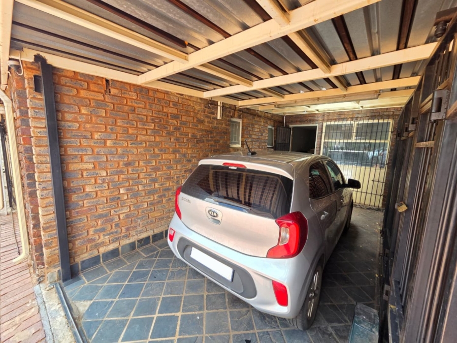 2 Bedroom Property for Sale in Sinoville Gauteng