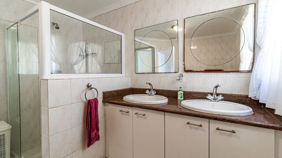 3 Bedroom Property for Sale in Bassonia Gauteng