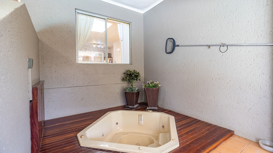 3 Bedroom Property for Sale in Bassonia Gauteng