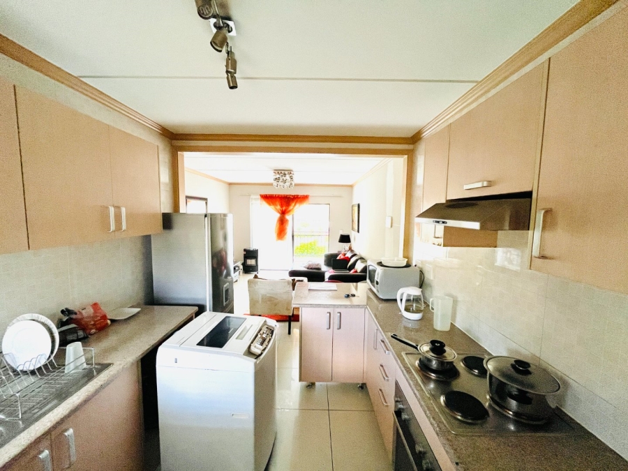 To Let 2 Bedroom Property for Rent in Noordwyk Gauteng