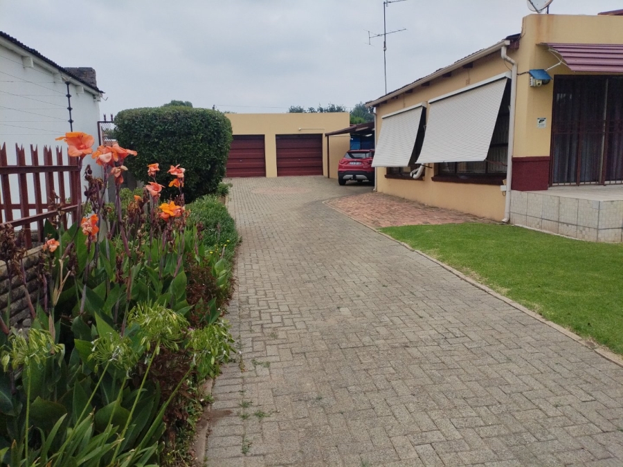 4 Bedroom Property for Sale in Selection Park Gauteng
