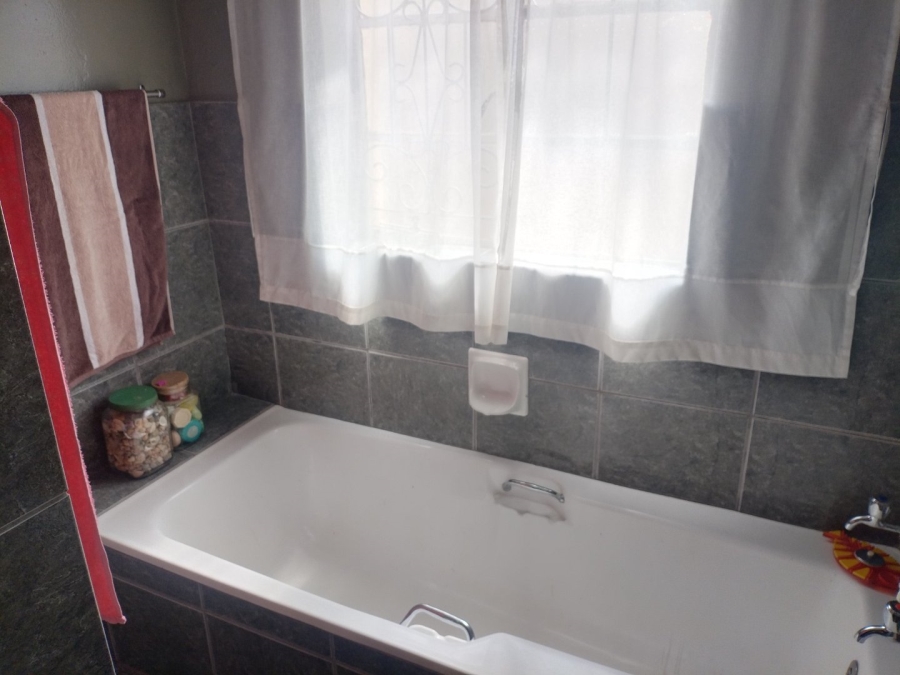 4 Bedroom Property for Sale in Selection Park Gauteng