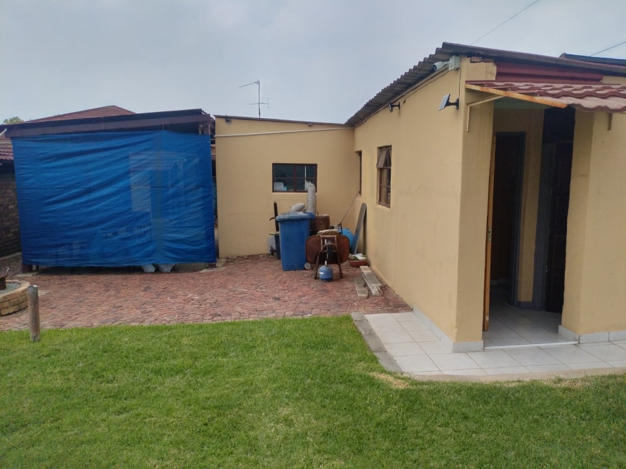 4 Bedroom Property for Sale in Selection Park Gauteng