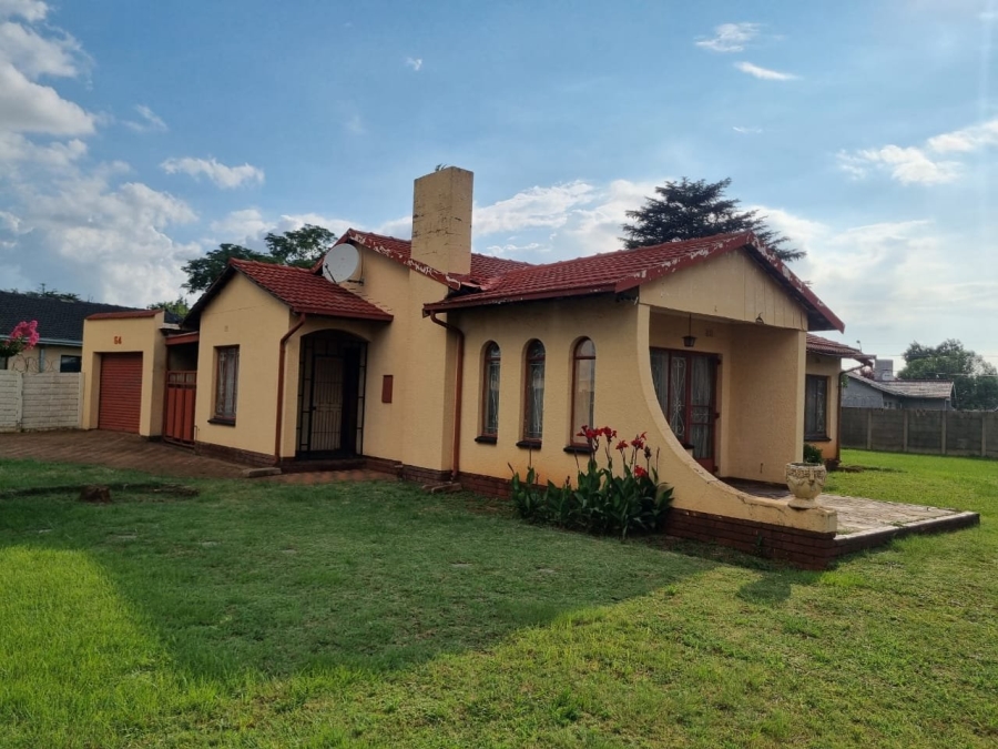 3 Bedroom Property for Sale in Rondebult Gauteng