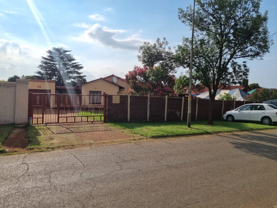 3 Bedroom Property for Sale in Rondebult Gauteng