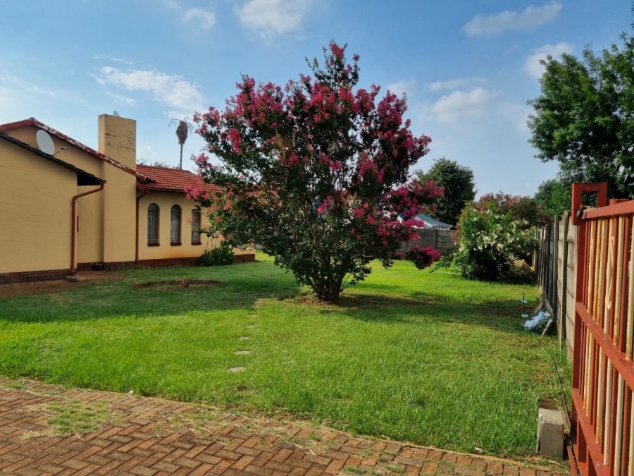 3 Bedroom Property for Sale in Rondebult Gauteng
